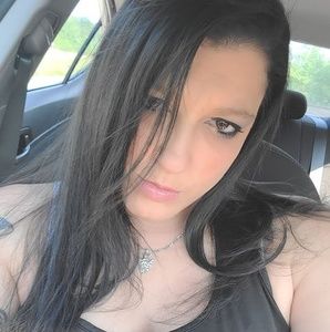 Meet your Posher, Chrystal